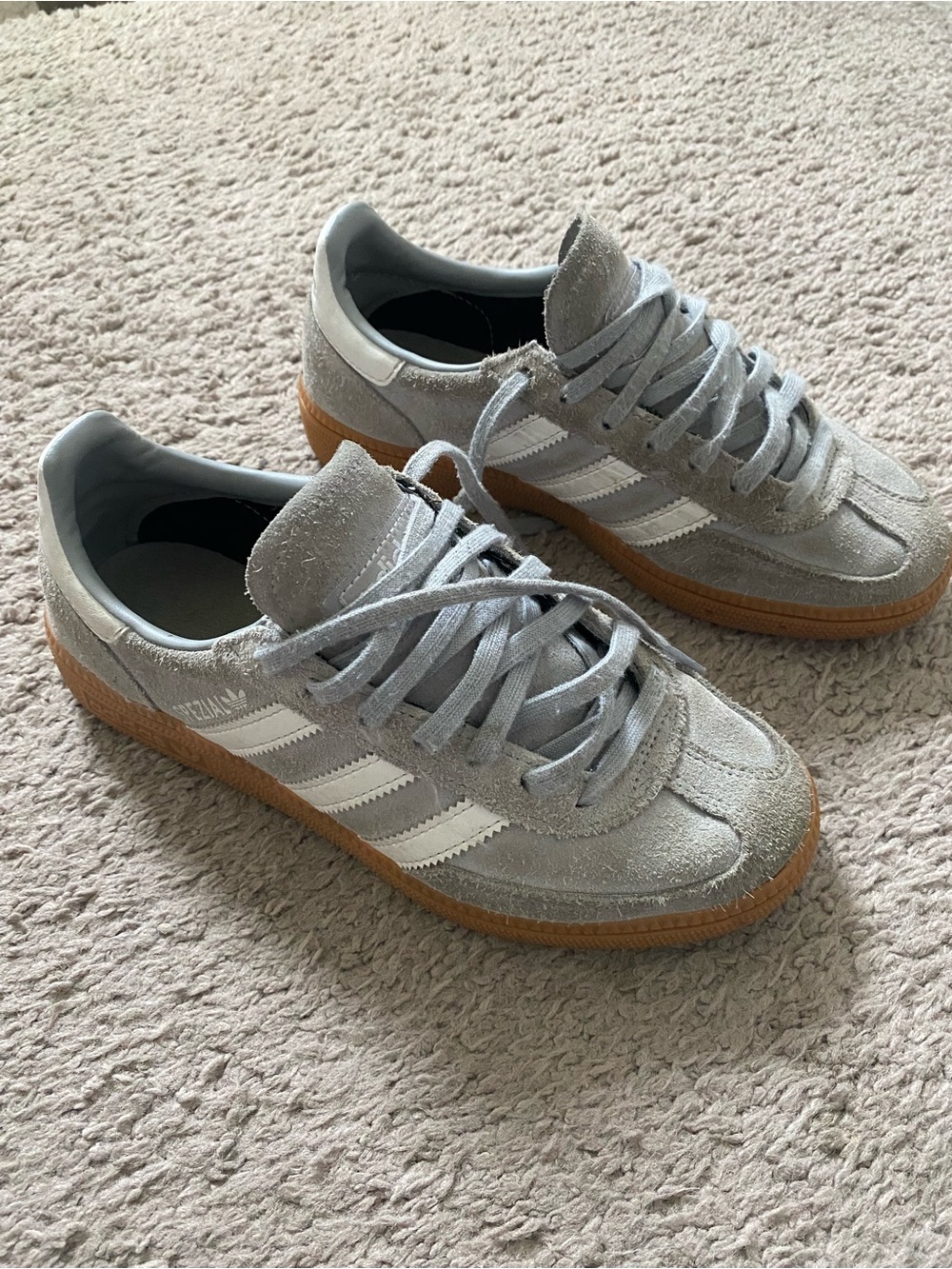 Kids adidas Suede Sneakers in Light Gray with Gum Sole